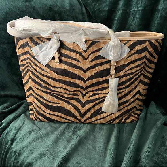 NWT MICHAEL Michael Kors Emry Large Tote - Picture 3 of 8